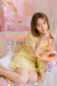 女服务员们胯下的尿奴小说